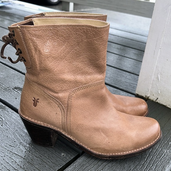 FRYE Carmen Back Lace Short Ankle boot size 10 B Sold Out - Picture 1 of 11